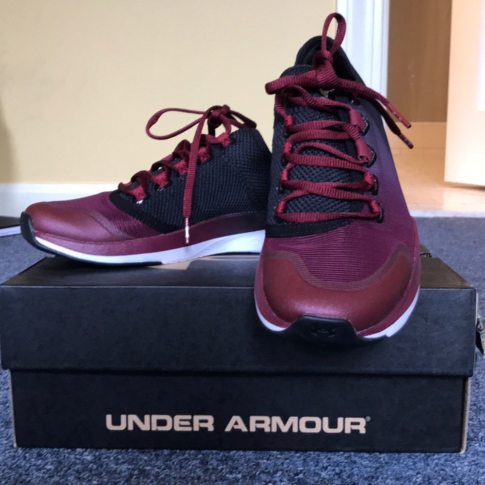 Brand new Under armour charged sneakers